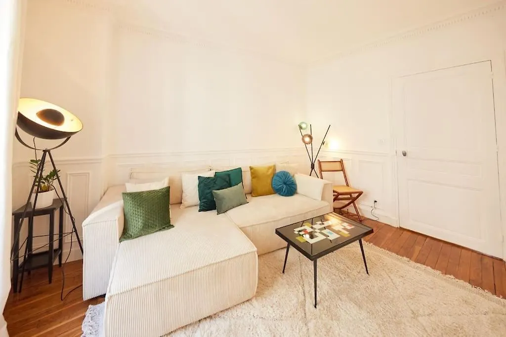 Cosy Close Montmartre Apartment